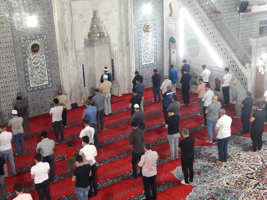 Dergah Camisi cemaatsiz kalmadı
