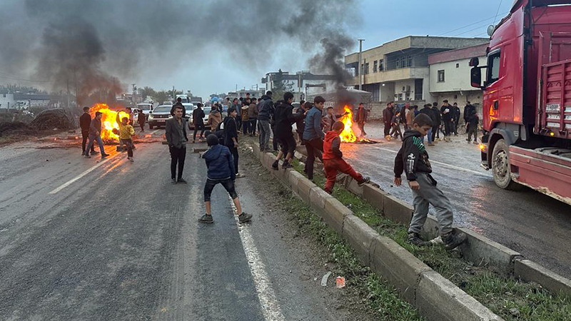 Şanlıurfa'da vatandaşlar çamurlu yollar için eylem yaptı