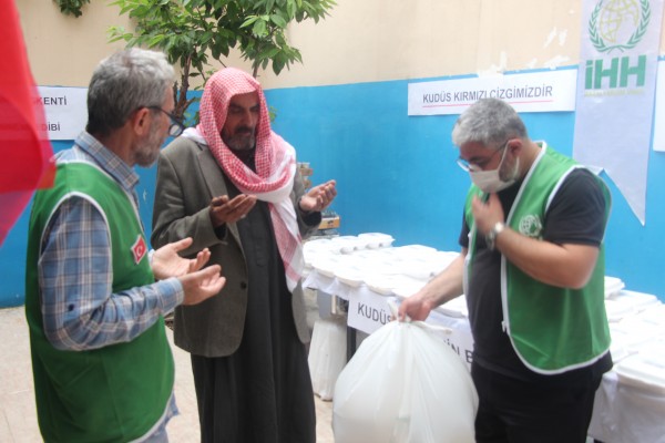 İHH’dan ‘Mescid-i Aksa’ temalı iftariyelik dağıtımı