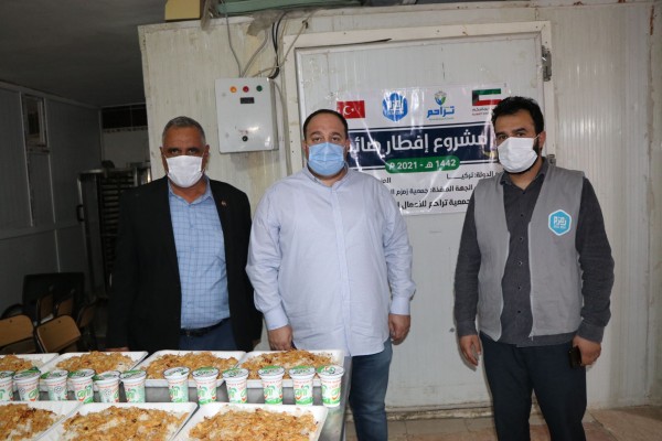 Viranşehir’de iftar yemeği dağıtılıyor