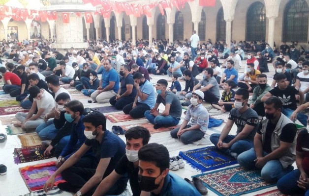 Şanlıurfa’da Bayram namazı kılındı