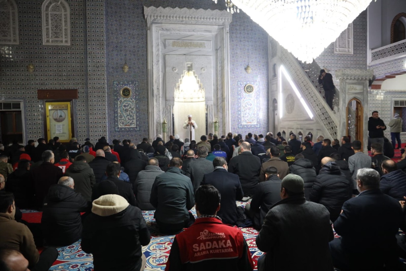 Şanlıurfa’da depremde hayatını kaybedenler için sabah namazı sonrası dua edildi