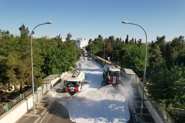 Eyyübiye’de caddeler dezenfekte ile yıkanıyor
