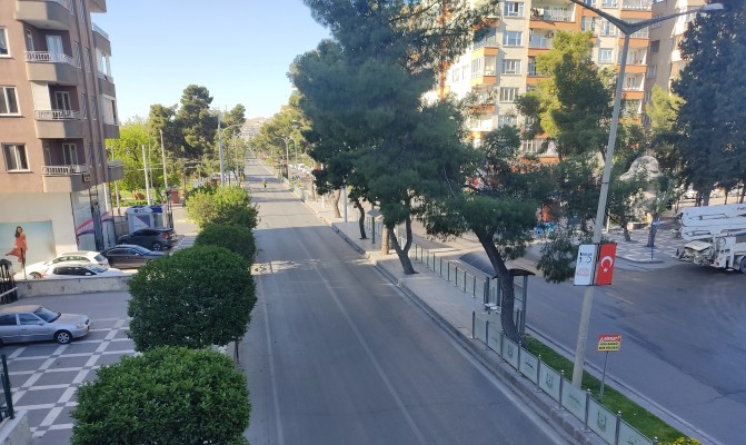 Tam kapanma sona eriyor