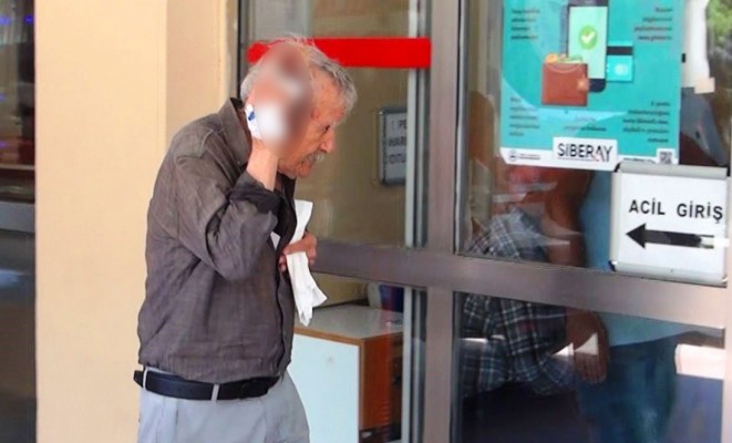 Şanlıurfa'da yolda yürüyen yaşlı adamı dövdüler