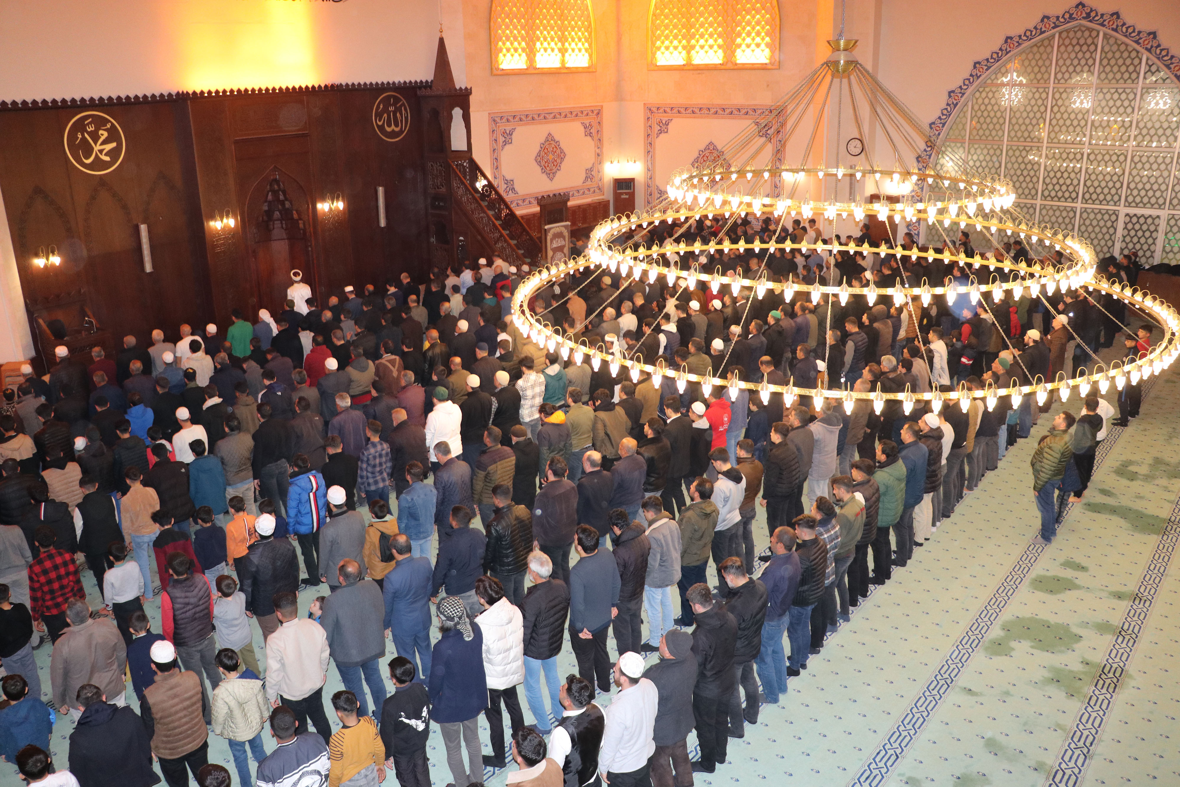 Şanlıurfa'da Ramazan ayının son teravih namazı kılındı