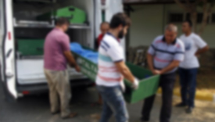 İki arkadaş havuzda boğuldu