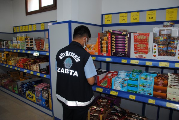 Şanlıurfa'da zabıta ekiplerinden market denetimi