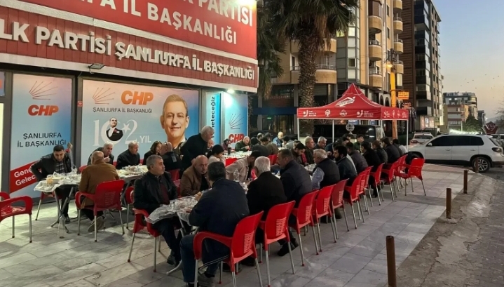 CHP'nin Urfa'daki iftarları sürüyor
