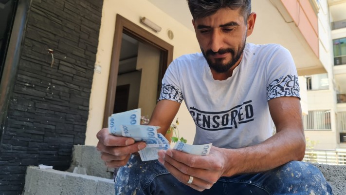Hatalı iki adet 100 TL'yi 200 bin TL'ye satmak istiyor