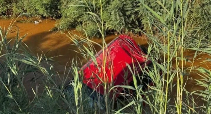 Şanlıurfa’da otomobil sulama kanalına uçtu!