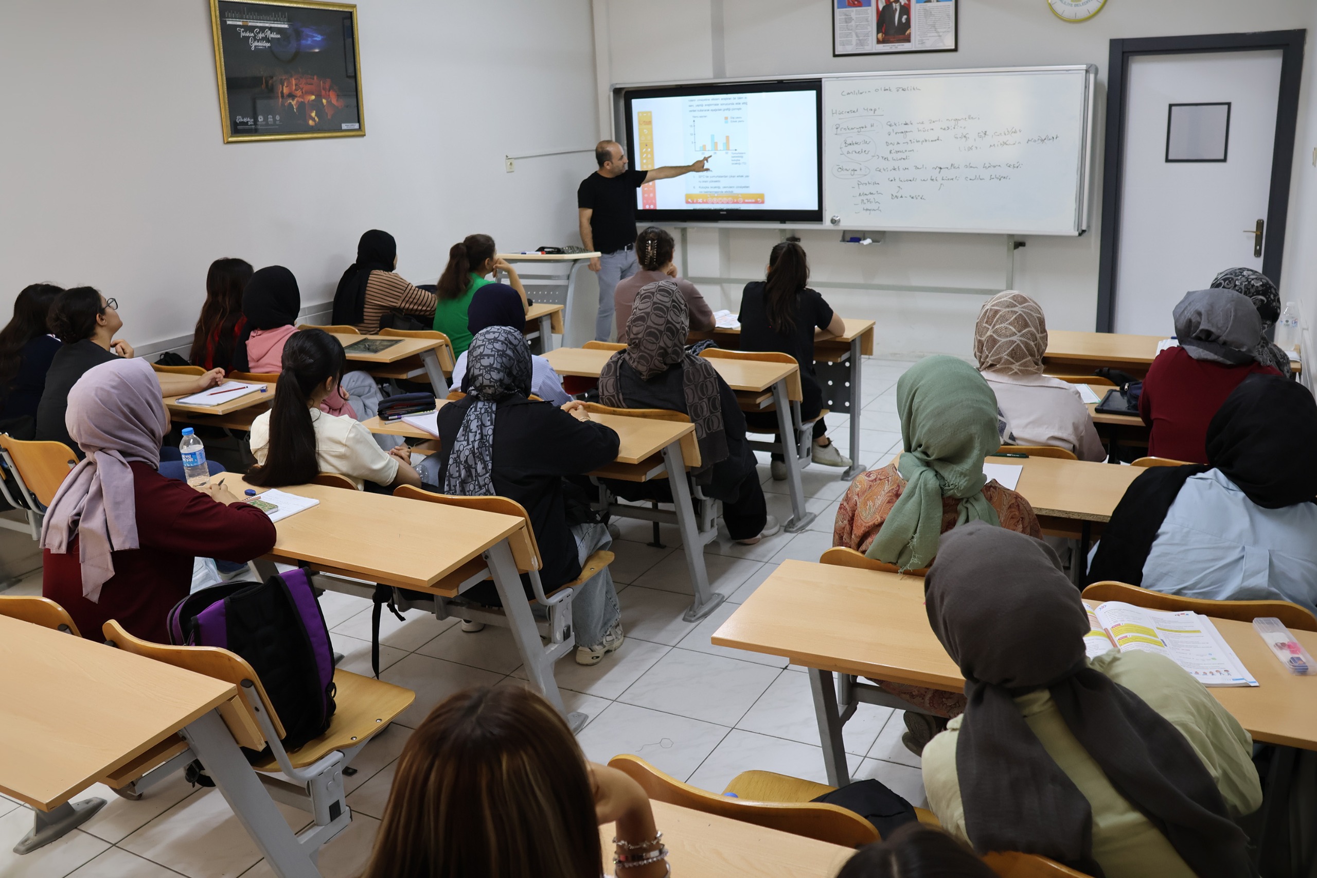 HALİLİYE BELEDİYESİ GENÇLERİN GELECEĞİNE REHBER OLUYOR