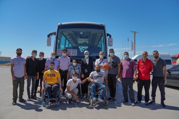 Çakmak’tan bedensel engelli sporculara destek