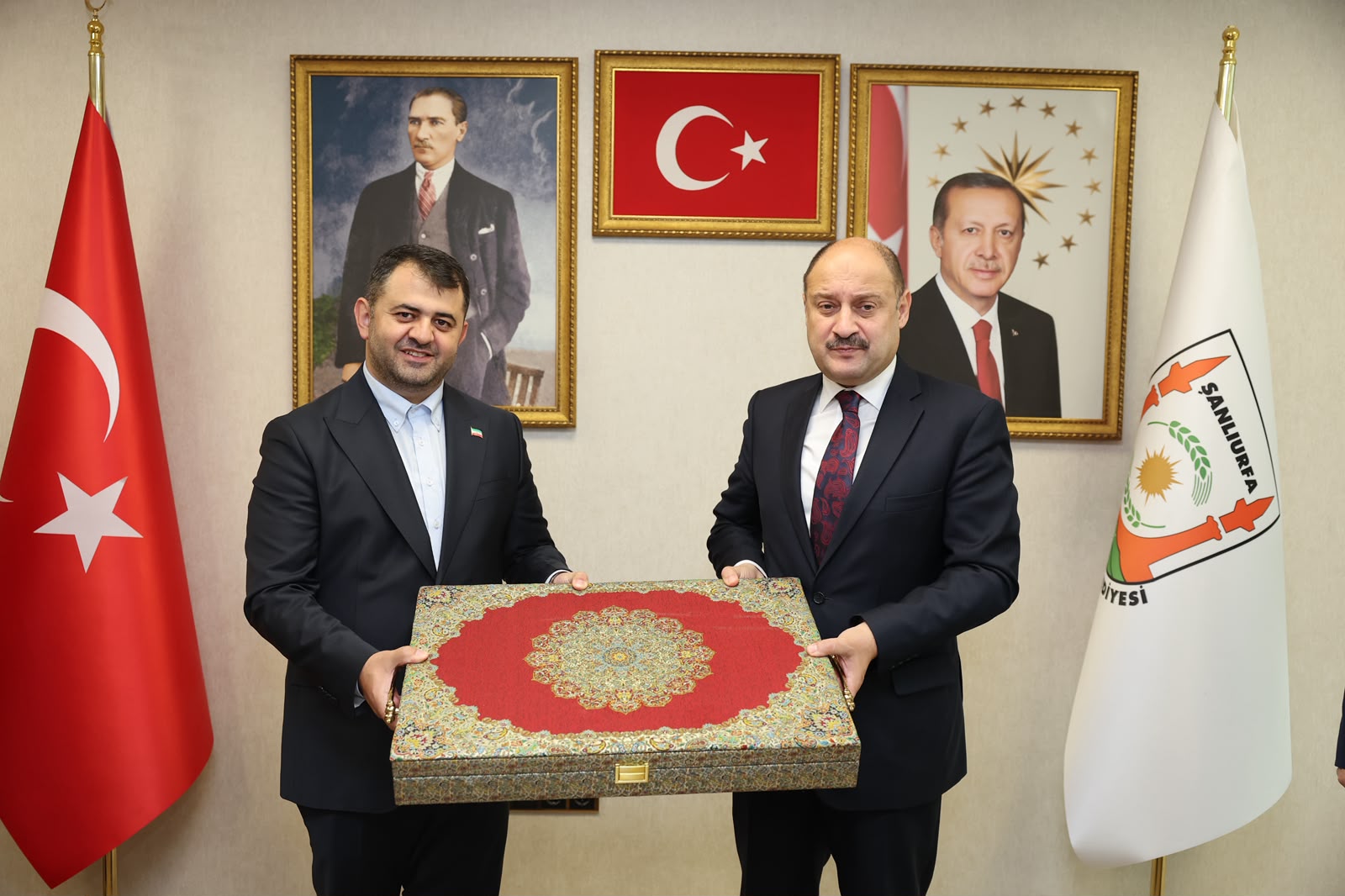 URMİYE BELEDİYESİ HEYETİ ŞANLIURFA’DA: KARDEŞ ŞEHİR BAĞLARI GÜÇLENİYOR BAŞKAN GÜLPINAR: “İKİ KADİM ŞEHİR ARASINDAKİ KARDEŞLİĞİ BÜYÜTECEĞİZ”
