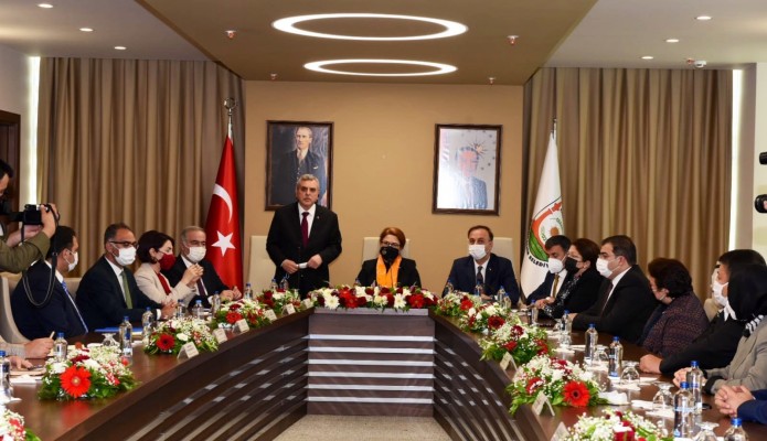 Bakan Yanık'tan Büyükşehir Belediyesine ziyaret