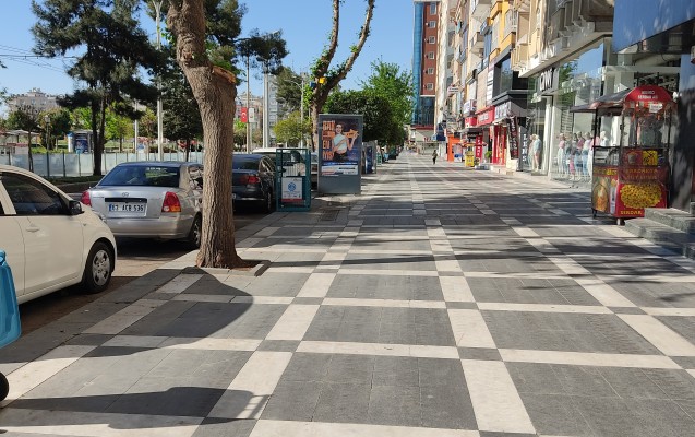 Şanlıurfa’da cadde ve sokaklar boş kaldı