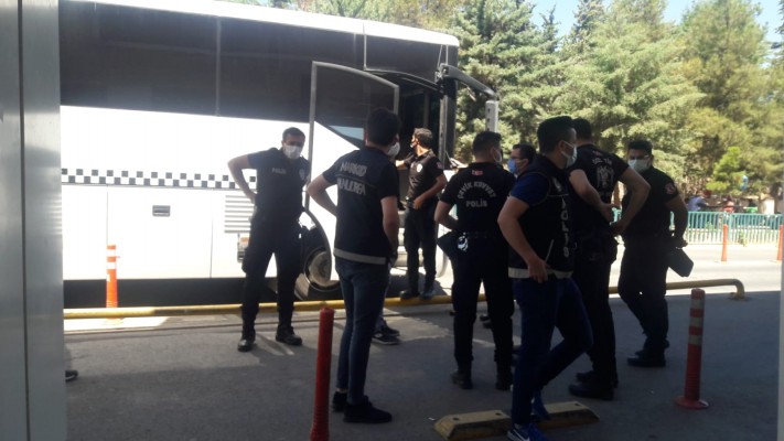 Şanlıurfa'da şafak operasyonu: 11 gözaltı