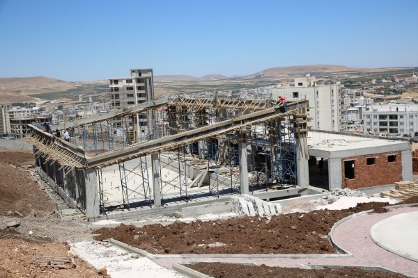 Karaköprü’de yüzme havuzu çalışmaları tam gaz