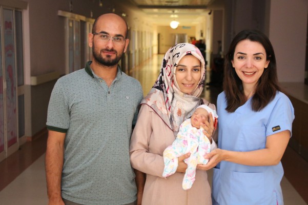 Mucize bebek hayata tutundu