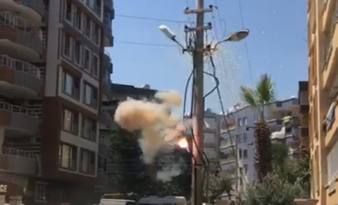 Elektrik direğinde korkutan patlama