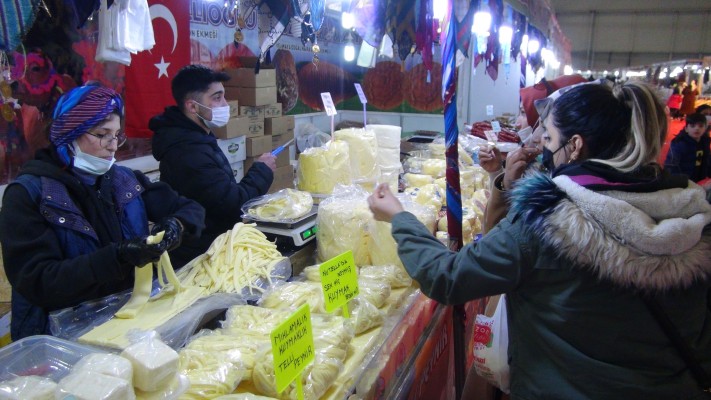 Şanlıurfa'da yöresel ürünler vatandaşların beğenisine sunuldu