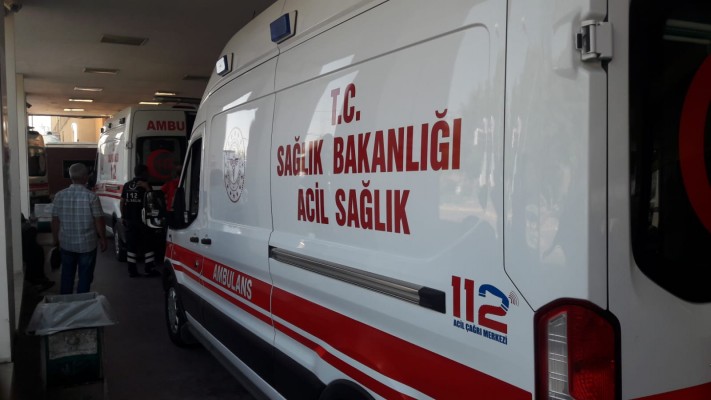  Ambulans kaza yaptı: Bebek öldü, 3 sağlıkçı yaralandı