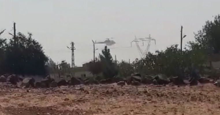 Yüksek gerilim hattında temizlik yapan helikopter paniğe neden oldu
