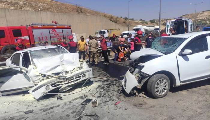 Şanlıurfa’da iki otomobil çarpıştı: 6 yaralı