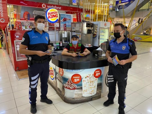 Toplum destekli polisler dolandırıcılara karşı esnafı uyardı
