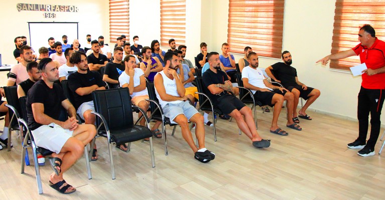 Şanlıurfaspor futbolcularına sezon öncesi seminer verildi