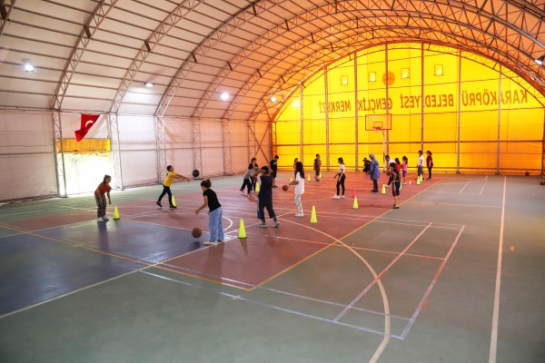 Çocuklar sporla eğleniyor