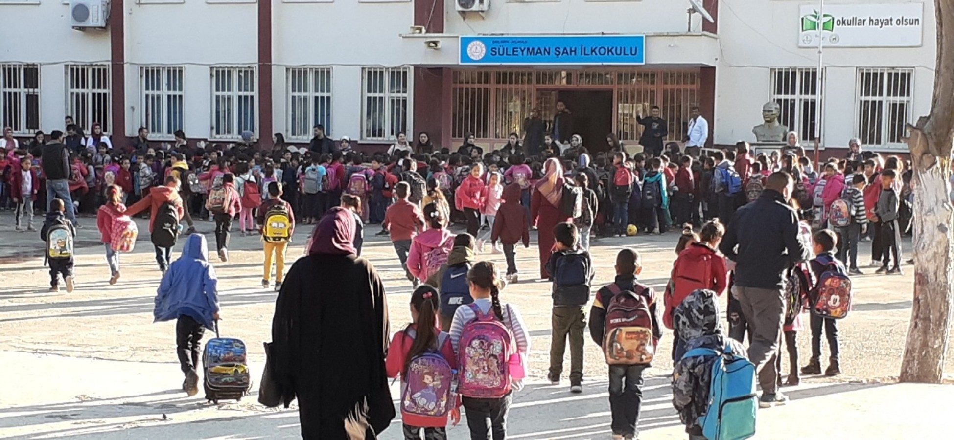 Savaş ve pandemi mağduru ilçede okullar açıldı