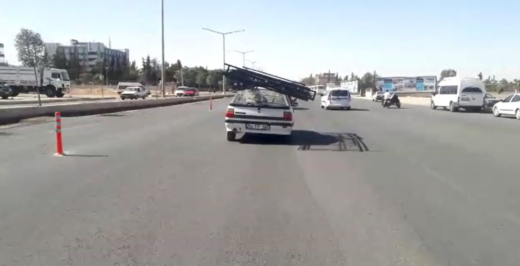 Sorumsuz sürücü faciaya davetiye çıkardı!