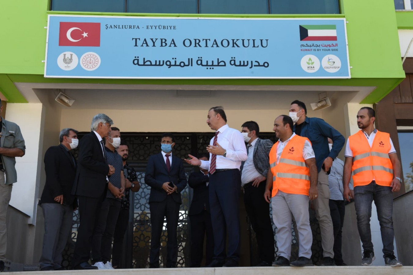 Hayırseverlerin yapımını tamamladığı okullarda ders başladı