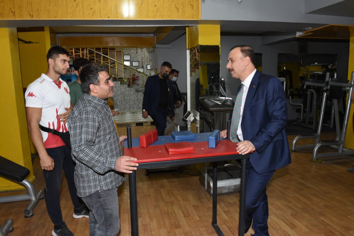 Vali Erin şampiyonları tebrik etti