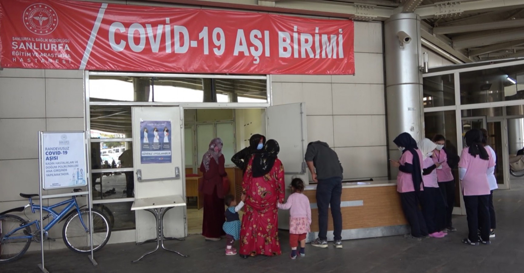 Kadın doğum uzmanından gebelere ve annelere aşı olun çağrısı
