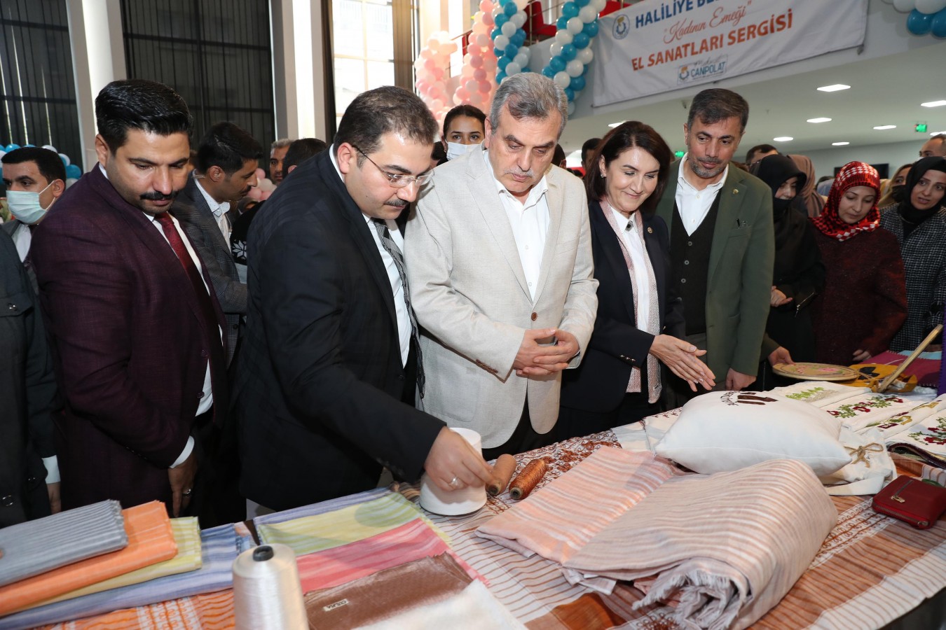 Haliliye'de kadınların el emeği ürünleri sergilendi