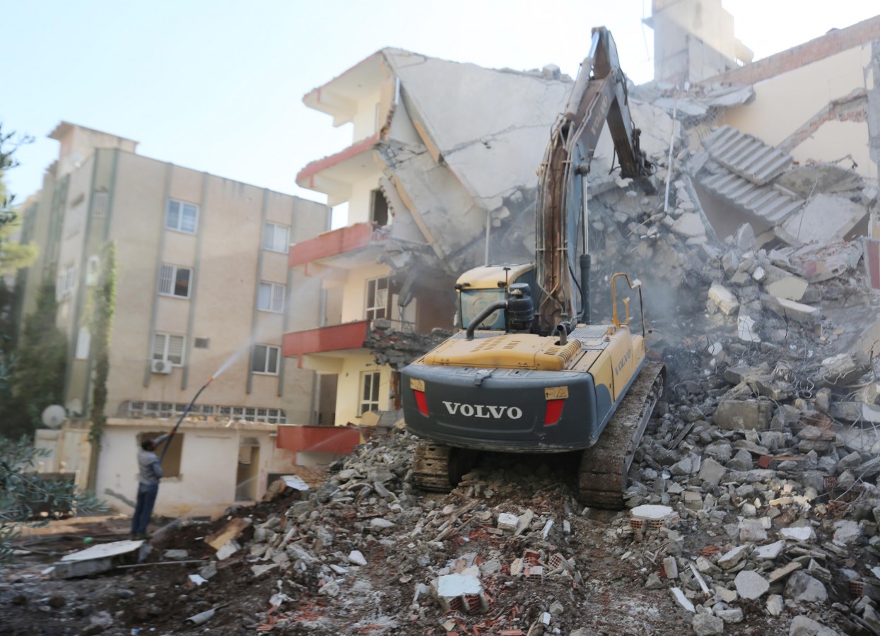 Haliliye’de riskli yapılar yıkılıyor