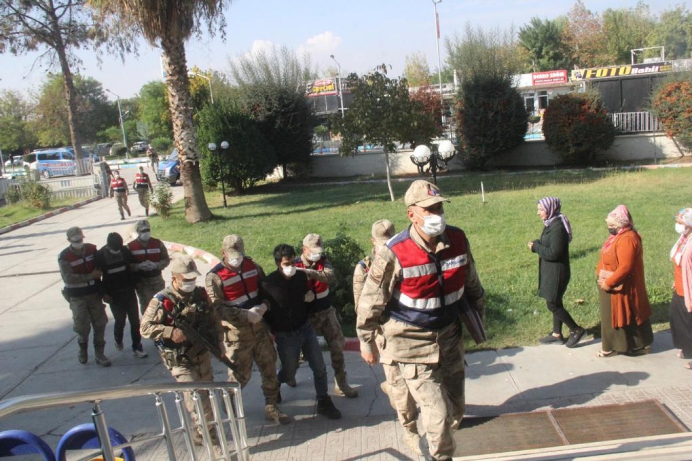 Jandarmaya ateş açtı, kovalamaca sonucu yakalandı