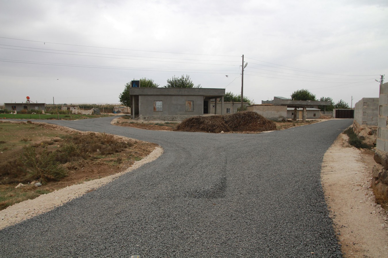 Harran kırsalında yol yapım atağı
