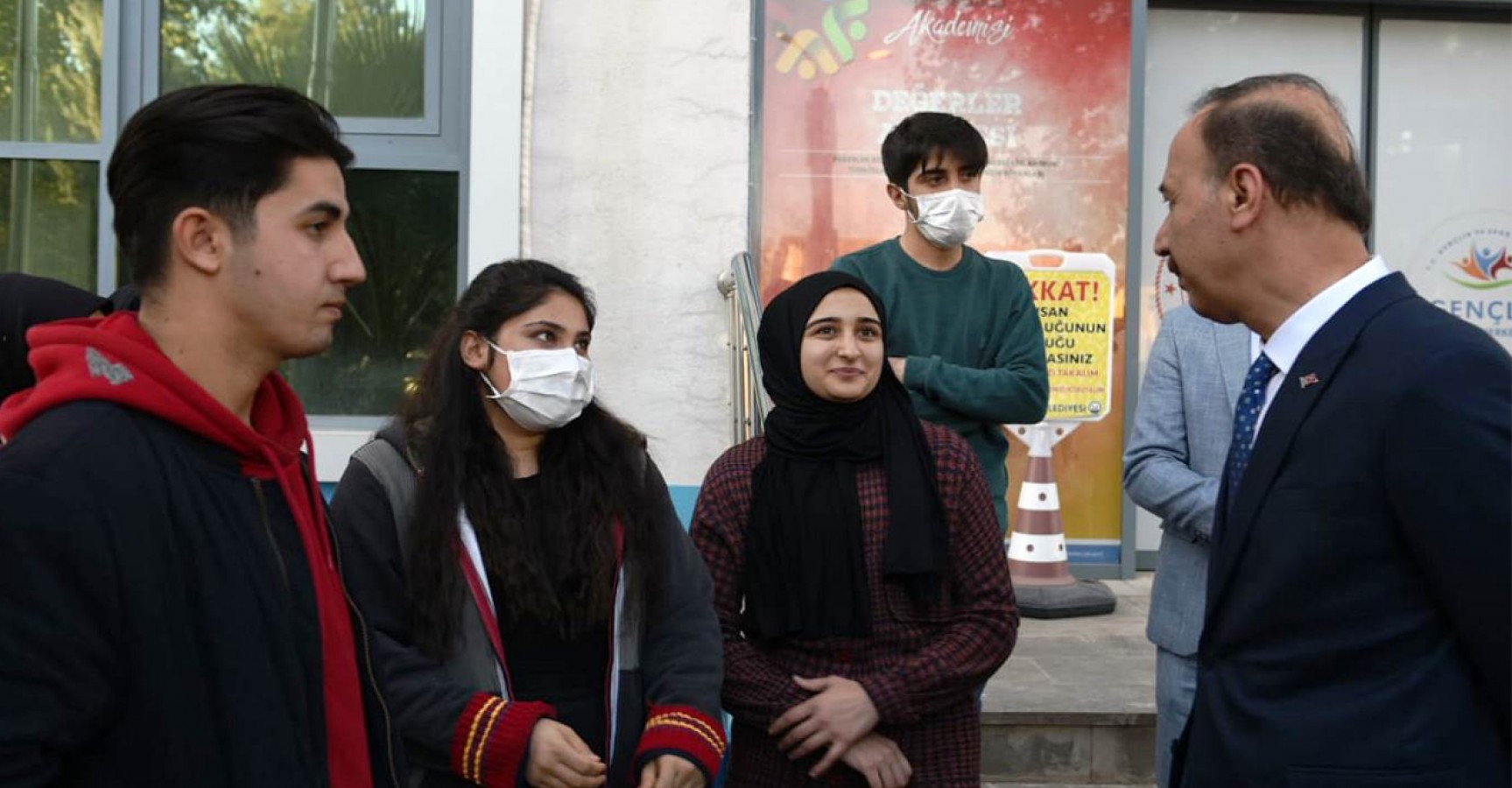 Vali Erin gençlere başarı diledi