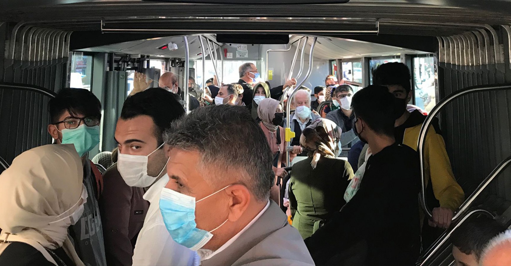 Şanlıurfa’da 63 numaralı yolcu otobüsü tıklım tıklım