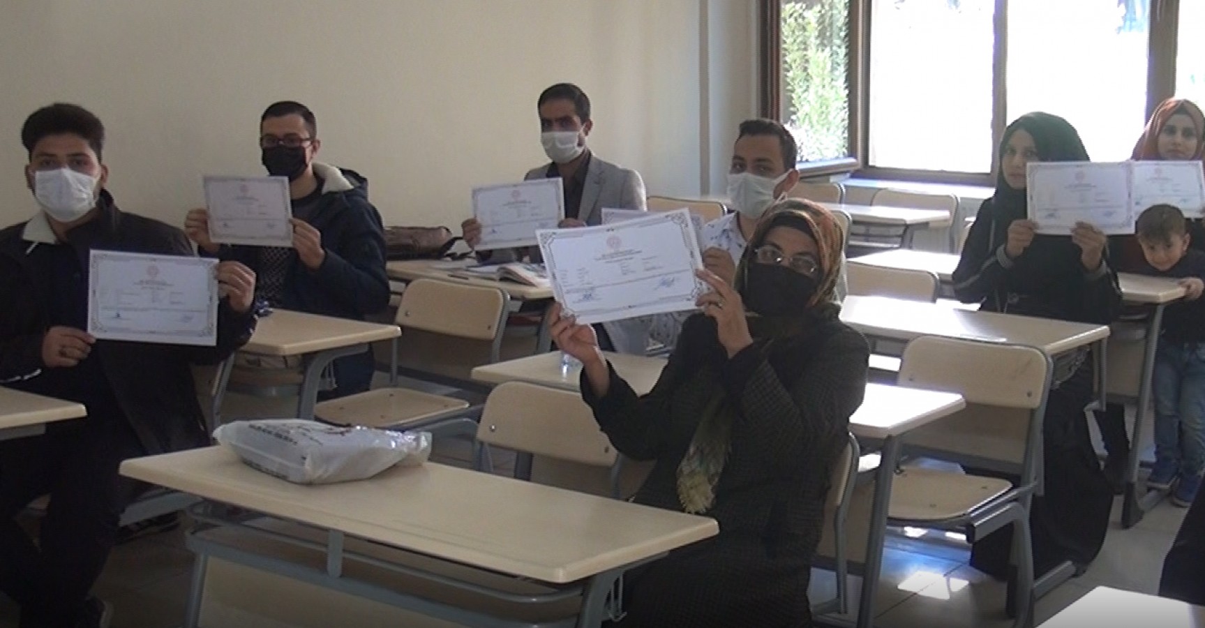 Haliliye'de başarılı kursiyerlere okuma yazma belgesi verildi