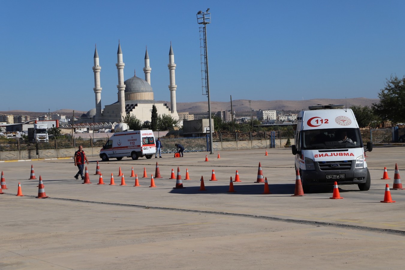 Şanlıurfa'da, ambulans şoförlerine ileri sürüş eğitimi