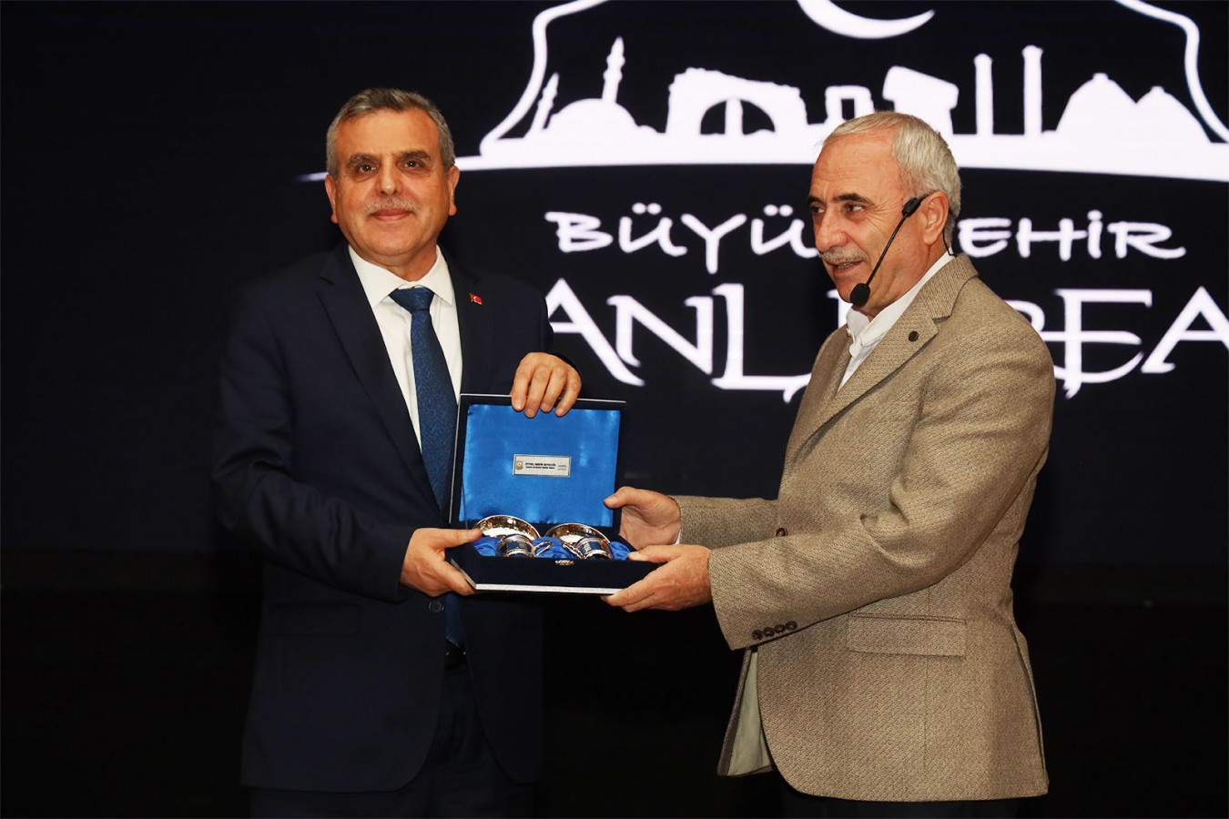 Kitap fuarında Nurullah Genç başarıyı anlattı