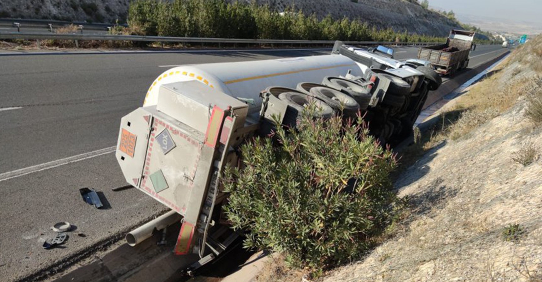 Şanlıurfa'da LPG yüklü tanker devrildi: 1 yaralı