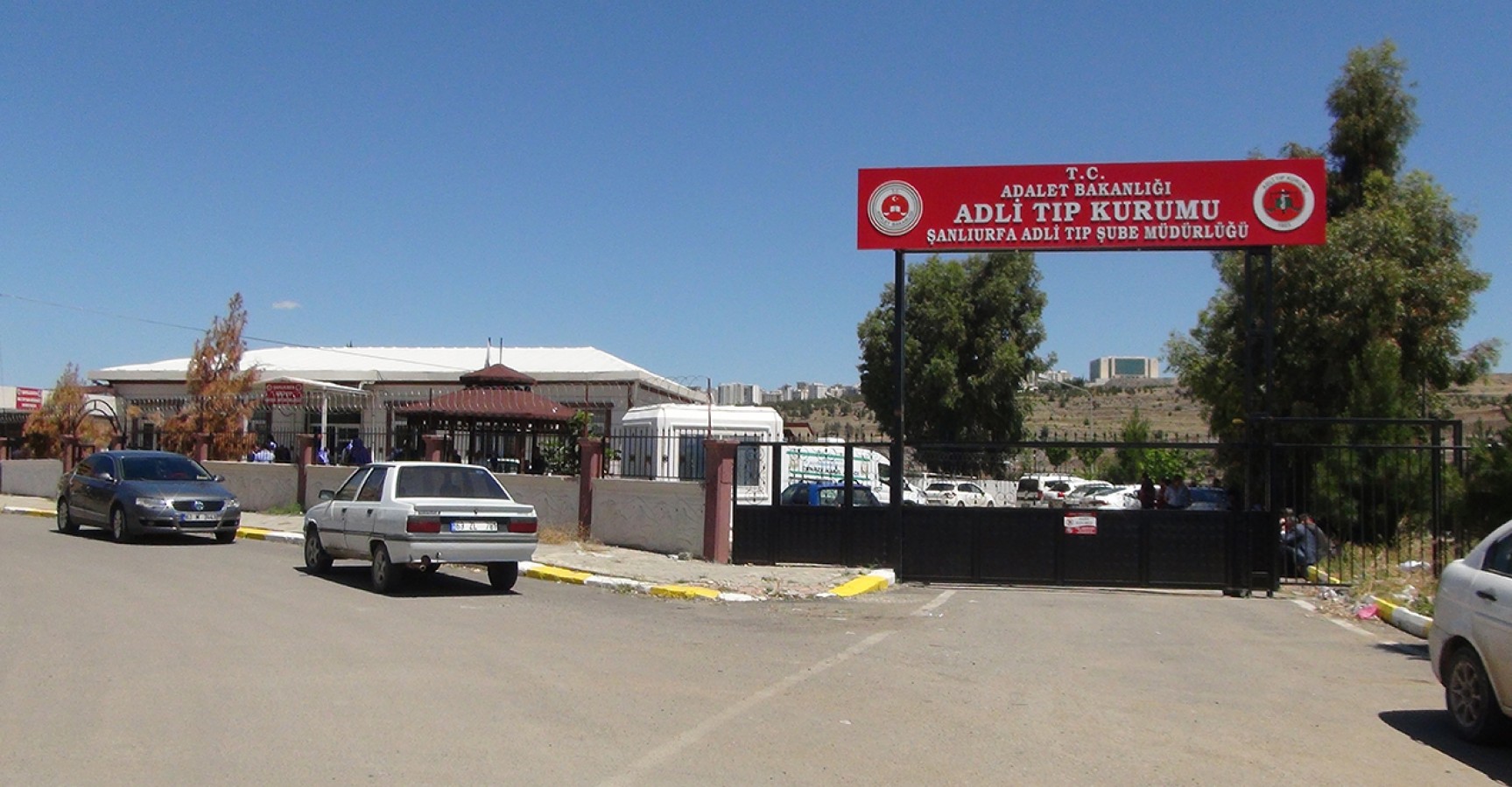 Küçük çocuk römorkun altında can verdi