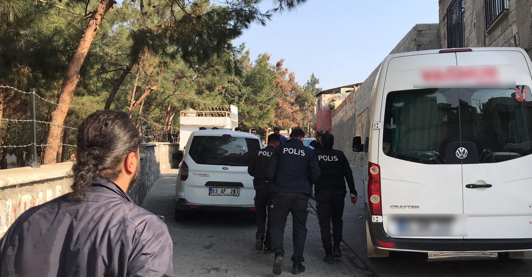 Çalıntı araçla kaçan sürücüyle polis arasında kovalamaca