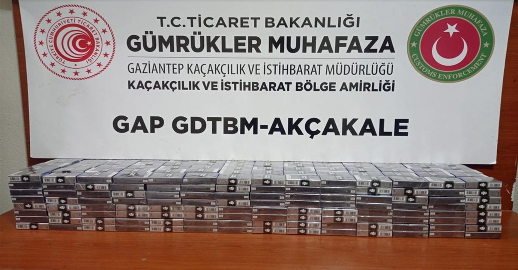 Akçakale sınırında yüzlerce paket ele geçirildi