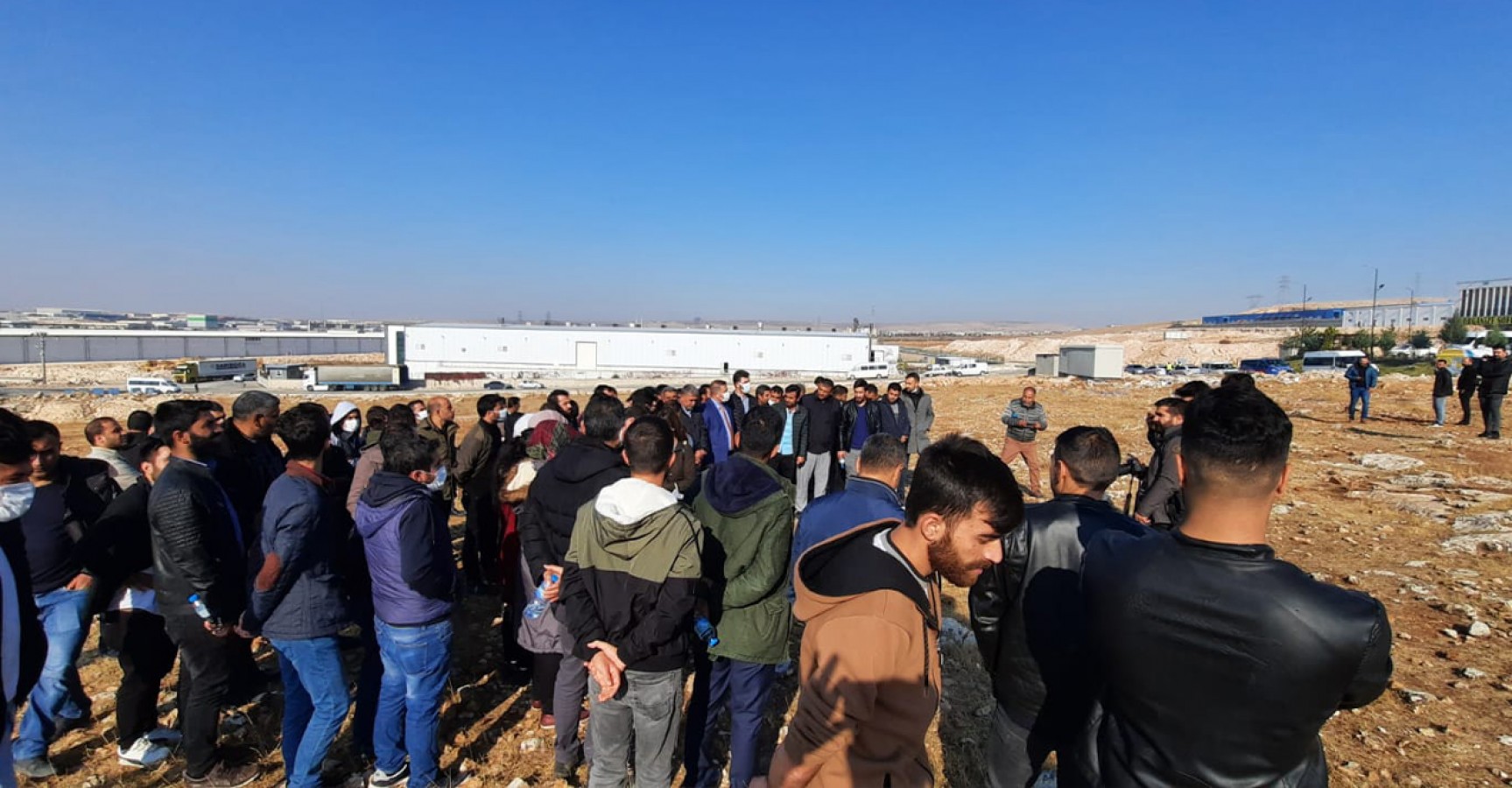 Fabrika önünde yeniden eyleme başladılar